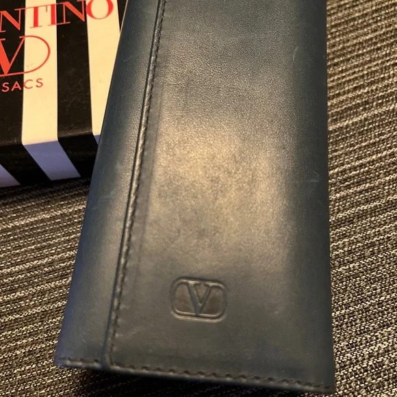 Valentino Dark Blue Leather Key Holder with Gold Accents. Brand new. - Picture 7 of 7